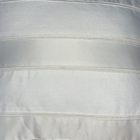 NWT Chris Madden Heirloom Embroidery White 18x18 throw accent decor pillow - Picture 2 of 10